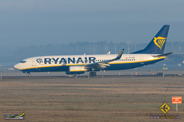 Boeing 737-8AS
