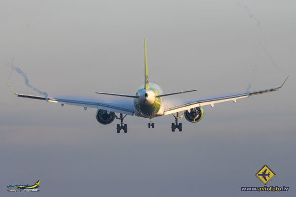 Airbus A220-300