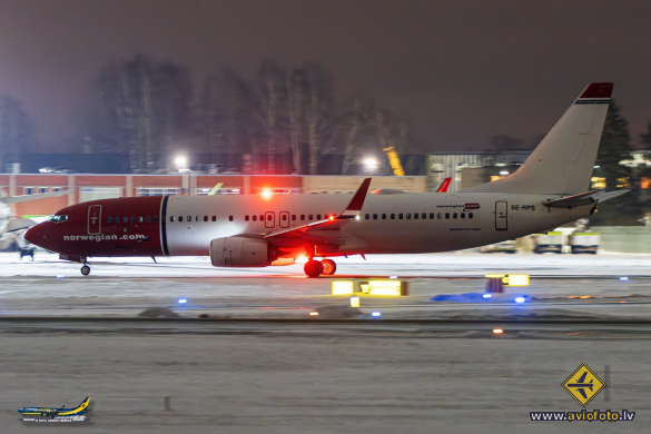 Boeing 737-8JP