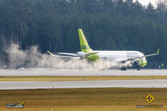 Airbus A220-300