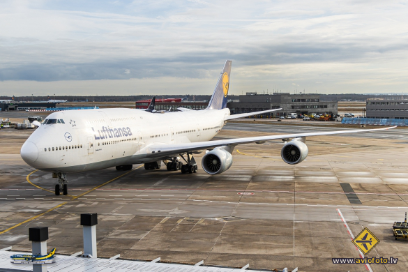 Boeing 747-830