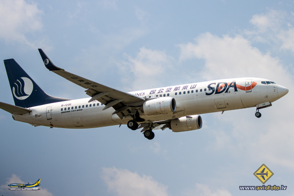 Boeing 737-85N