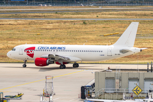 Airbus A320-214