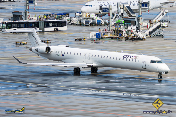 Bombardier CRJ-1000EL NG (CL-600-2E25)