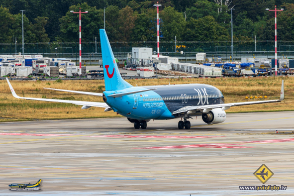 Boeing 737-86J