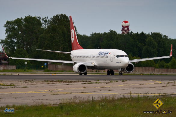 Boeing 737-8F2