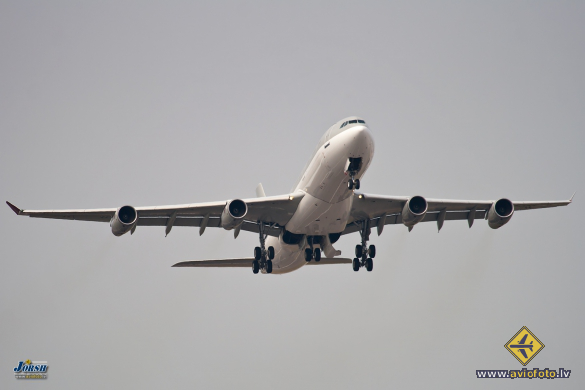 Airbus A340-211
