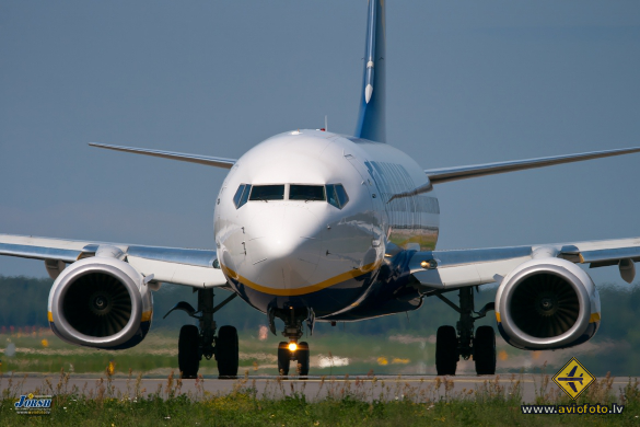 Boeing 737-8AS