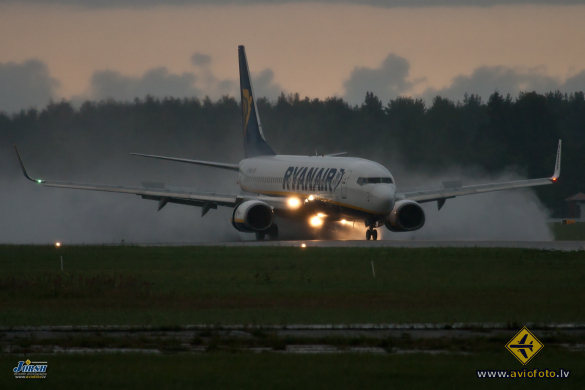 Boeing 737-8AS