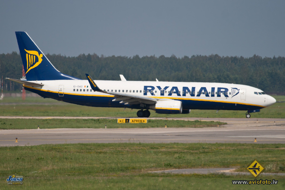 Boeing 737-8AS