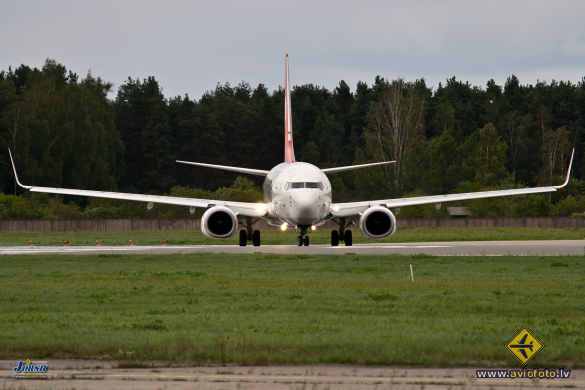 Boeing 737-752