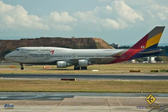Boeing 747-48E