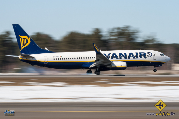 Boeing 737-8AS