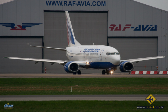 Boeing 737-524