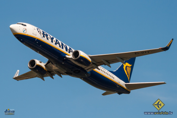 Boeing 737-8AS