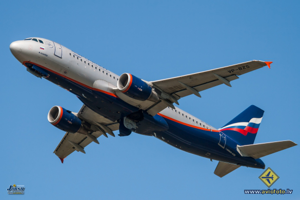 Airbus A320-214