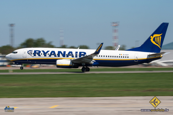Boeing 737-8AS