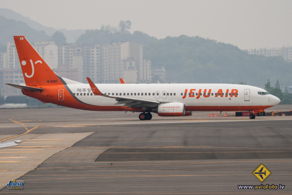 Boeing 737-8BK