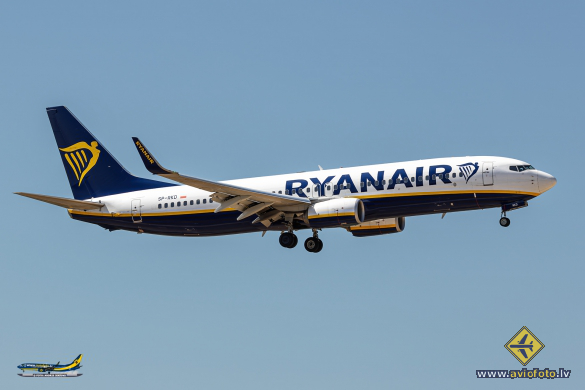 Boeing 737-8AS