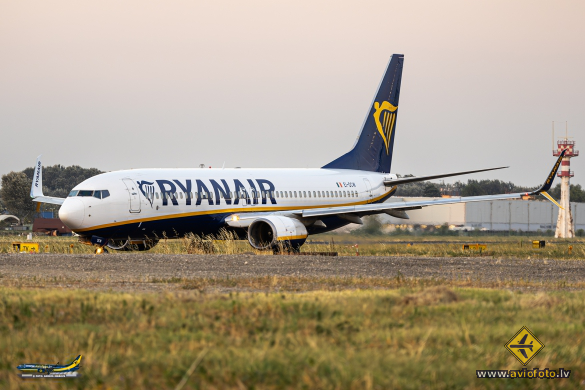 Boeing 737-8AS