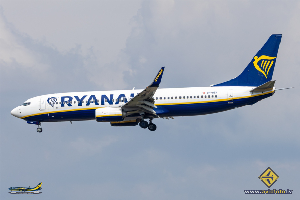 Boeing 737-8AS