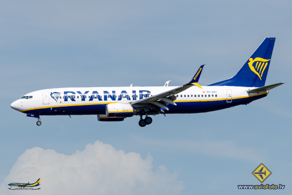 Boeing 737-8AS