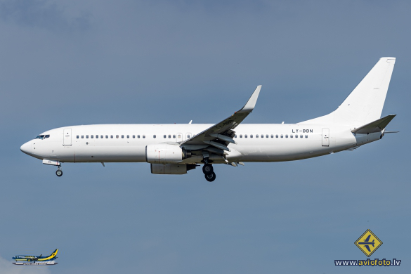 Boeing 737-8GJ