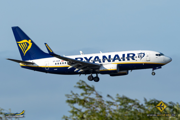 Boeing 737-73S