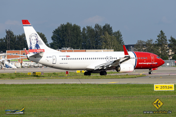 Boeing 737-86N