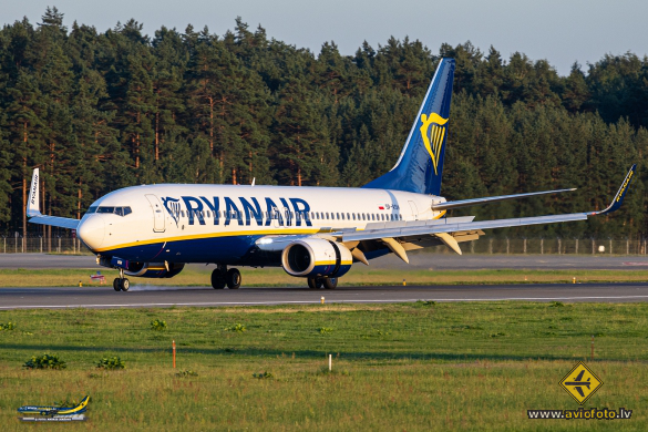 Boeing 737-8AS