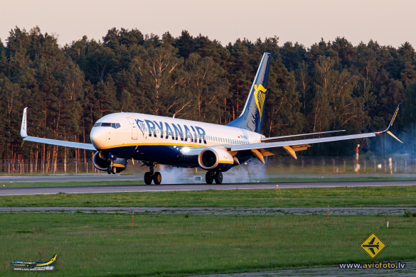 Boeing 737-8AS