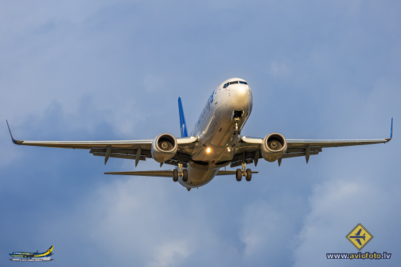 Boeing 737-85P
