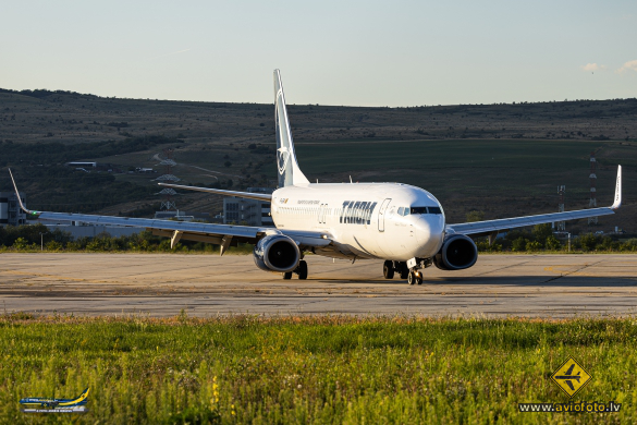 Boeing 737-8H6