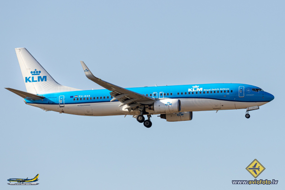 Boeing 737-8K2