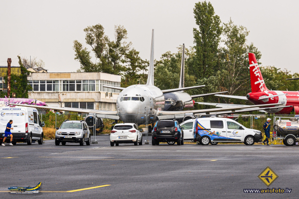 Boeing 737-244