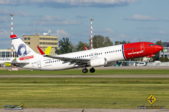 Boeing 737-86N