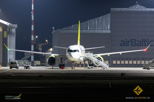 Airbus A220-300