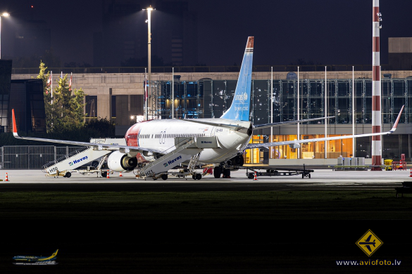 Boeing 737-84P
