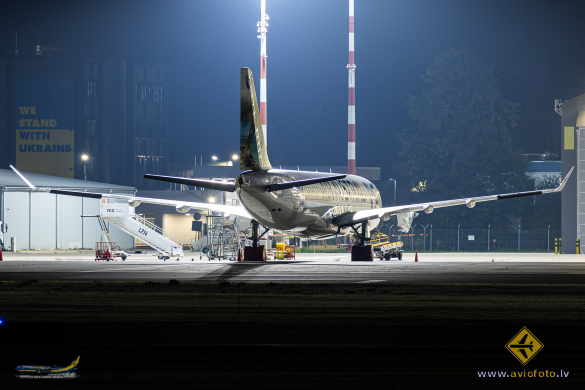 Airbus A220-300