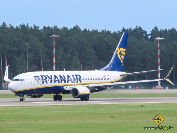 Boeing 737-8AS