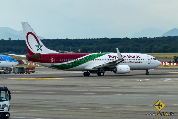 Boeing 737-8B6