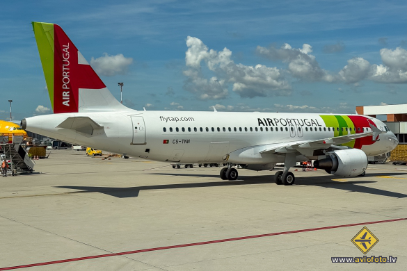 Airbus A320-214