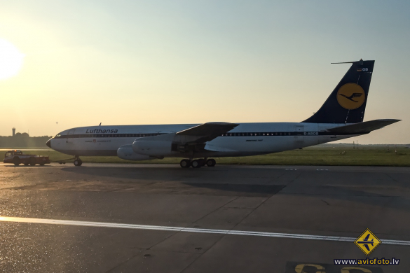 Boeing 707-430