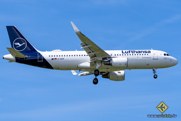 Airbus A320-214