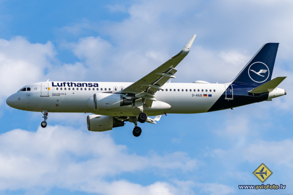 Airbus A320-214