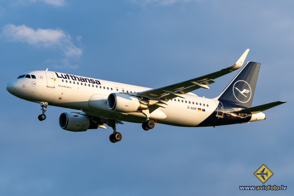 Airbus A320-214