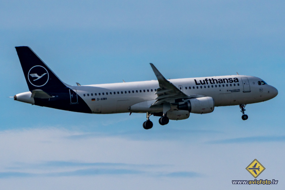 Airbus A320-214