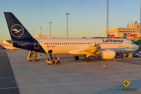 Airbus A320-214