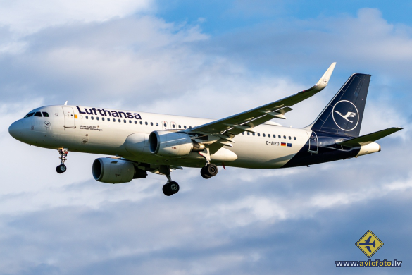 Airbus A320-214