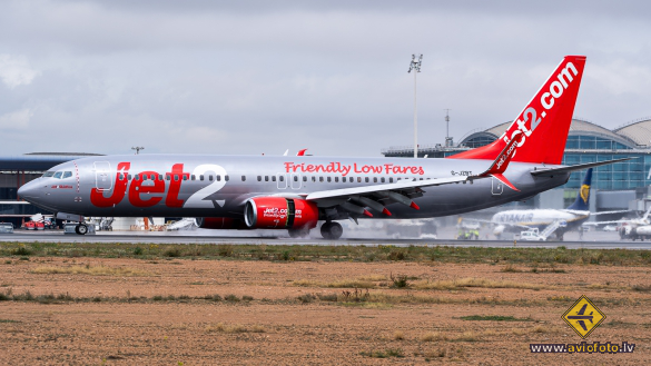 Boeing 737-883